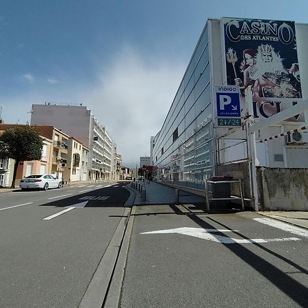 APPT COSY 2* HYPER-CENTRE à 2 pas de la plage + PARKING inclus  Les Sables-dʼOlonne Exterior foto