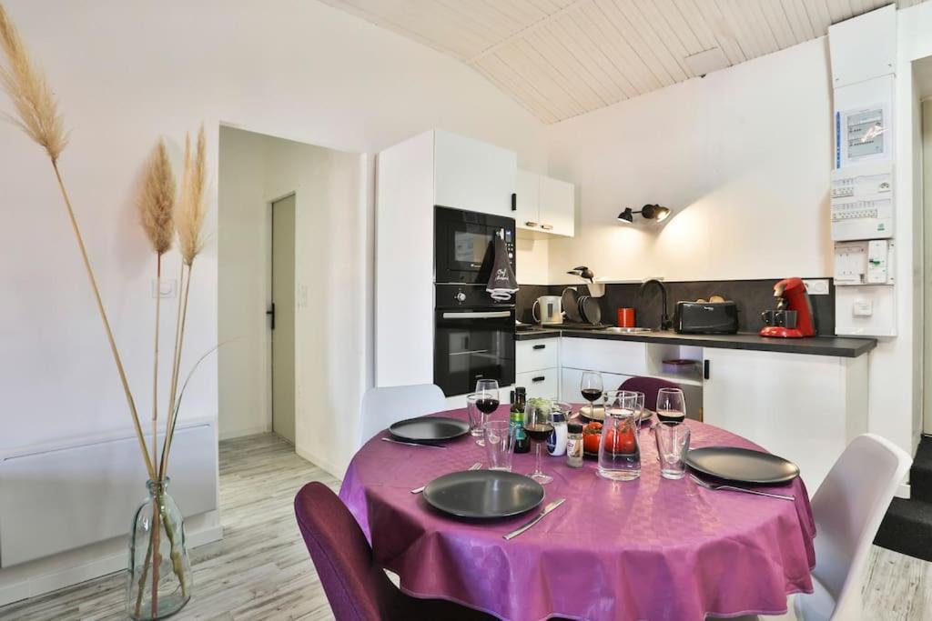 APPT COSY 2* HYPER-CENTRE à 2 pas de la plage + PARKING inclus  Les Sables-dʼOlonne Exterior foto