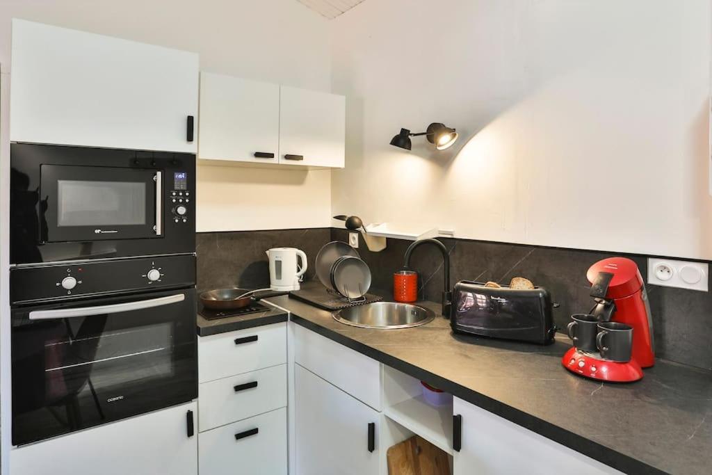 APPT COSY 2* HYPER-CENTRE à 2 pas de la plage + PARKING inclus  Les Sables-dʼOlonne Exterior foto