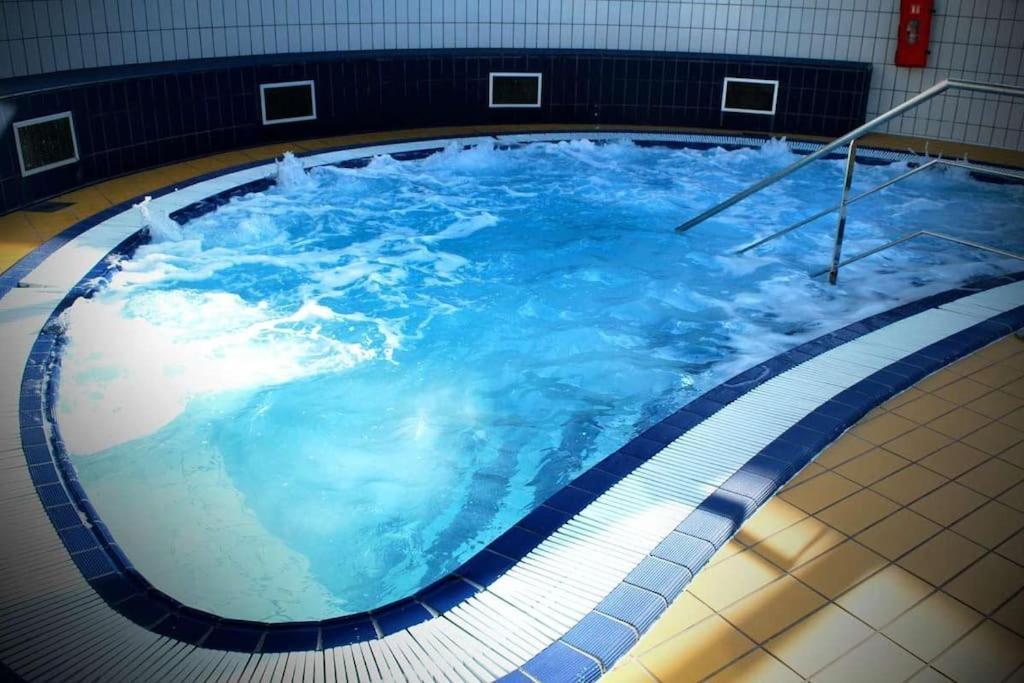 APPT COSY 2* HYPER-CENTRE à 2 pas de la plage + PARKING inclus  Les Sables-dʼOlonne Exterior foto